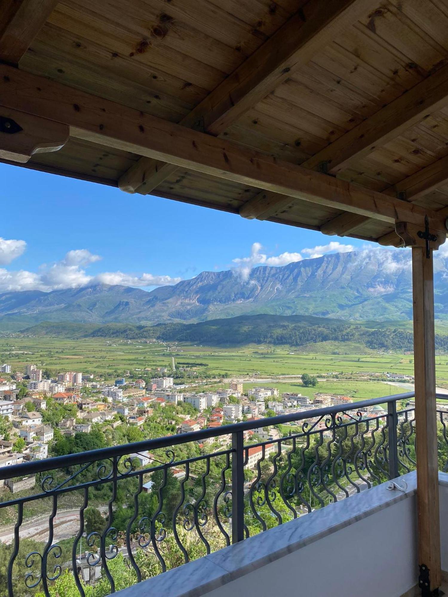 Guest House Persa Gjirokastër Exteriör bild