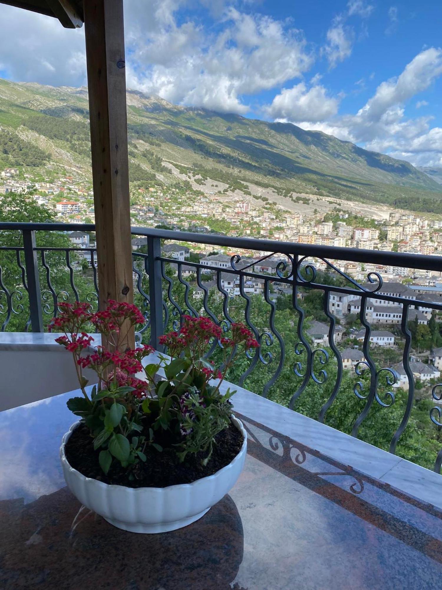 Guest House Persa Gjirokastër Exteriör bild